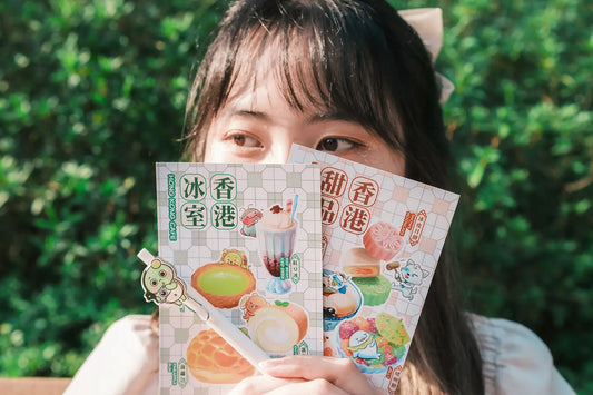 达意小岛-香港懷舊冰室美食明信片-壓克力原子筆-Apollo菠蘿龜-Roro蛋卷松鼠-Beanie腰豆蟻-Dante蛋撻獅子-Jolly啫喱海豚-Jimi芝麻鷹-Cres冰皮狼-Nico年糕貓